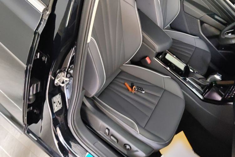 Used Volkswagen Passat 2024 330TSI Starry Elite Edition Right Front Seat