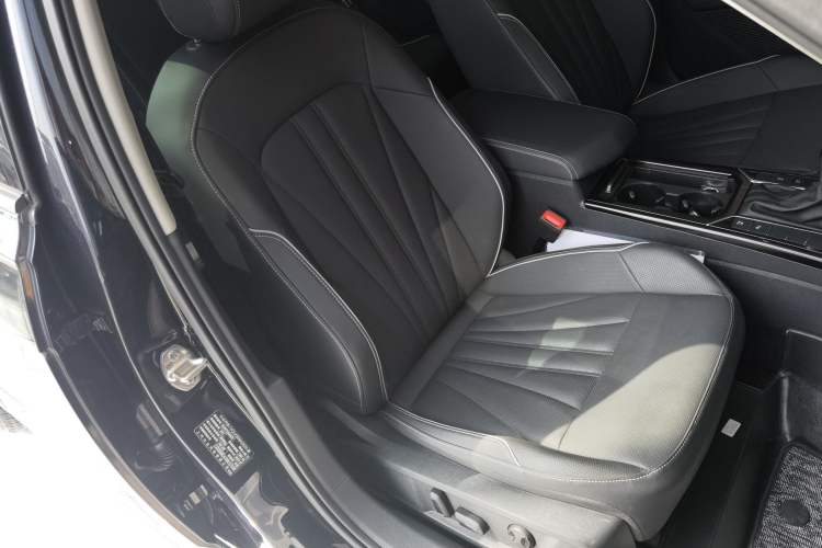 Used Volkswagen Passat 2024 380TSI Dragon Glory Edition Right Front Seat