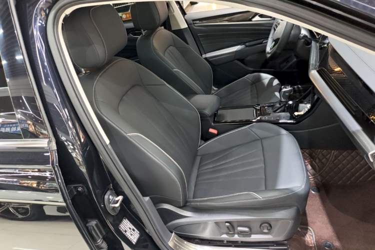Used Volkswagen Passat 2024 330TSI Starry Elite Edition Right Front Seat