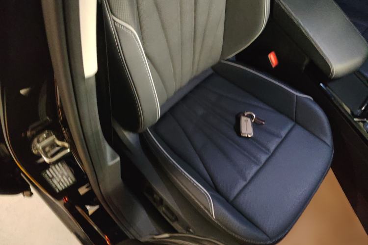 Used Volkswagen Passat 2024 380TSI Dragon Edition Right Front Seat