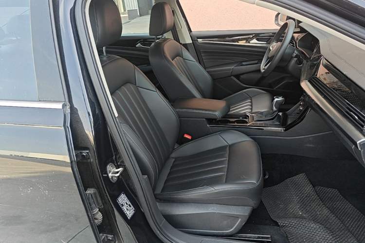 Used Volkswagen Passat 2024 280TSI Business Edition Right Front Seat