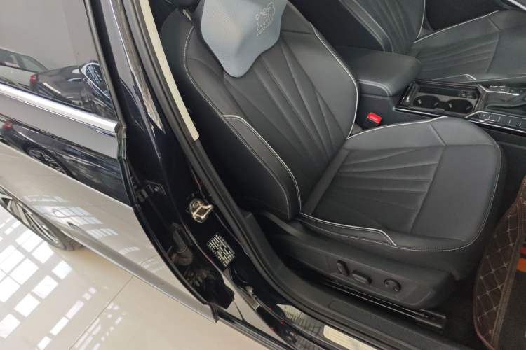 Used Volkswagen Passat 2024 380TSI Dragon Edition Right Front Seat