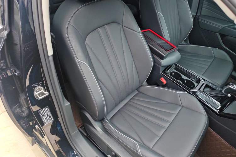 Used Volkswagen Passat 2024 380TSI Dragon Edition Right Front Seat