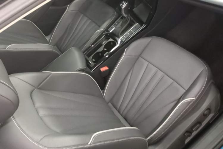 Used Volkswagen Passat 2024 380TSI Dragon Edition Right Front Seat