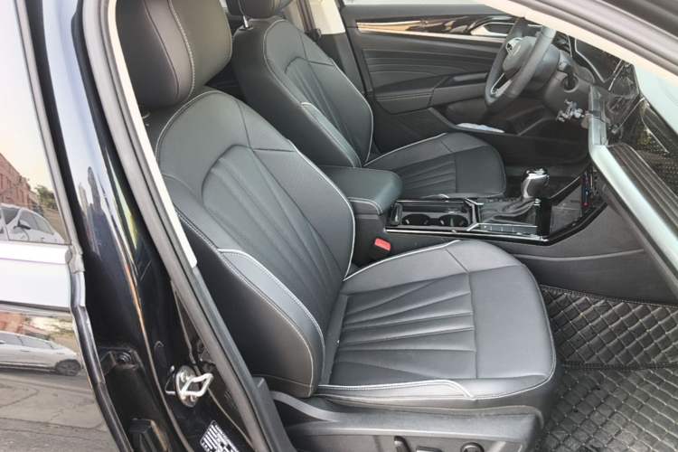 Used Volkswagen Passat 2024 380TSI Dragon Edition Right Front Seat