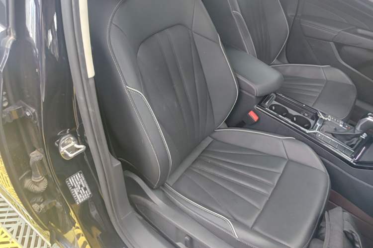 Used Volkswagen Passat 2024 380TSI Dragon Edition Right Front Seat