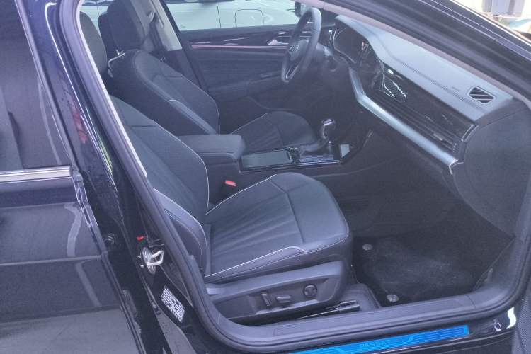 Used Volkswagen Passat 2024 380TSI Starry Dragon Edition Right Front Seat