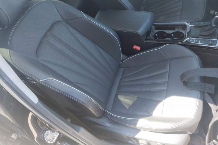 Used Volkswagen Passat 2024 380TSI Dragon Glory Edition Right Front Seat