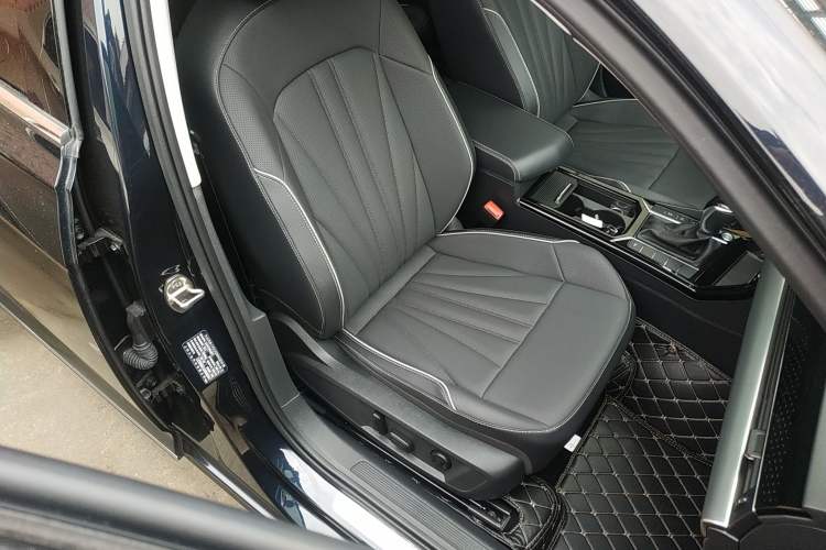 Used Volkswagen Passat 2024 380TSI Dragon Edition Right Front Seat