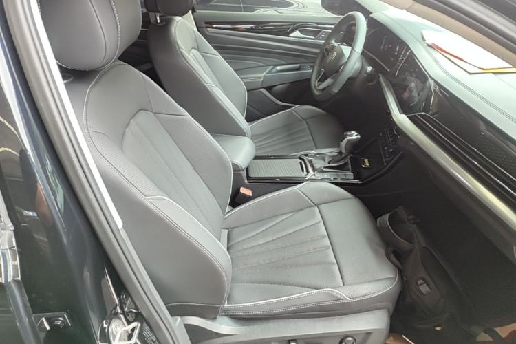 Used Volkswagen Passat 2024 380TSI Starry Luxury Edition Right Front Seat