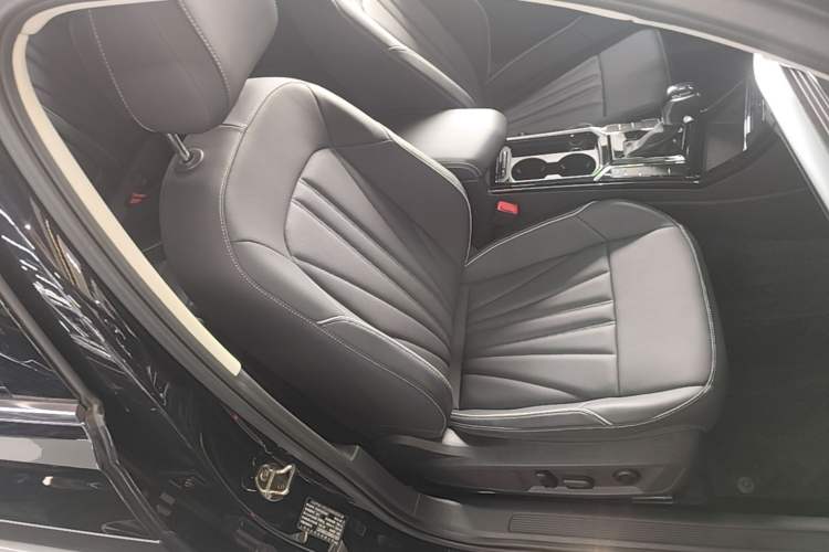 Used Volkswagen Passat 2024 380TSI Dragon Edition Right Front Seat