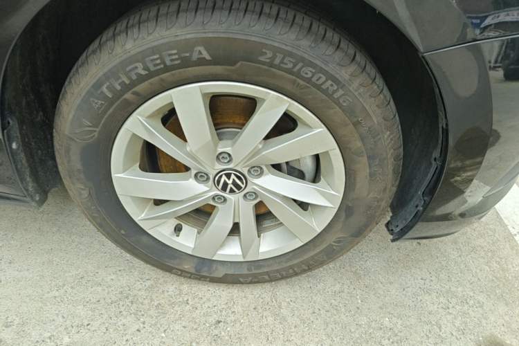 Used Volkswagen Passat 2024 280TSI Business Edition Right Front Wheel Hub
