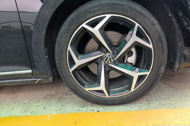 Used Volkswagen Passat 2024 380TSI Starry Dragon Edition Right Front Wheel Hub