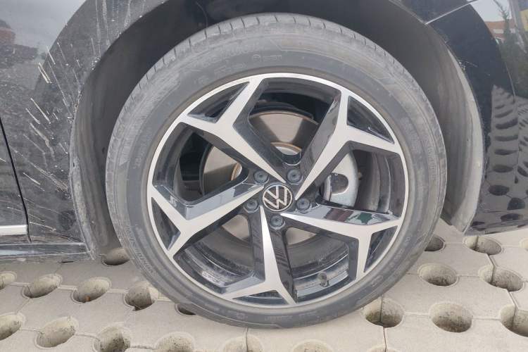 Used Volkswagen Passat 2024 330TSI Starry Elite Edition Right Front Wheel Hub