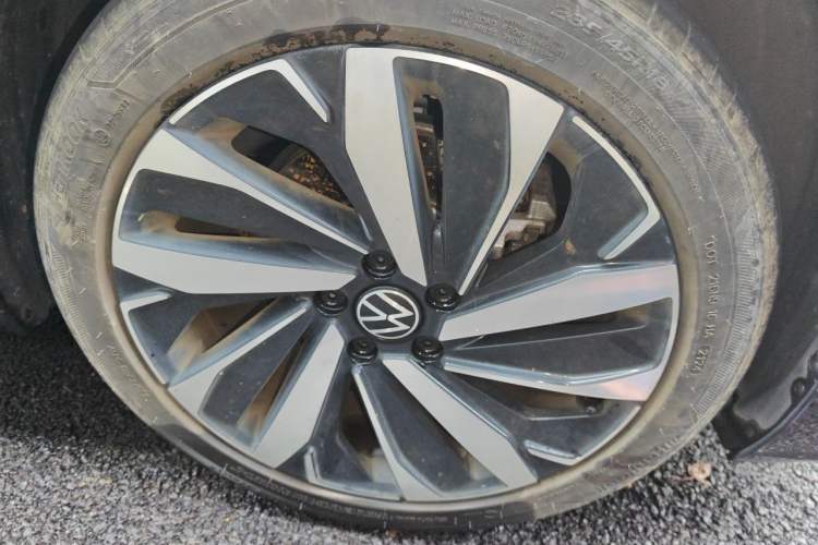 Used Volkswagen Passat 2024 380TSI Dragon Edition Right Front Wheel Hub