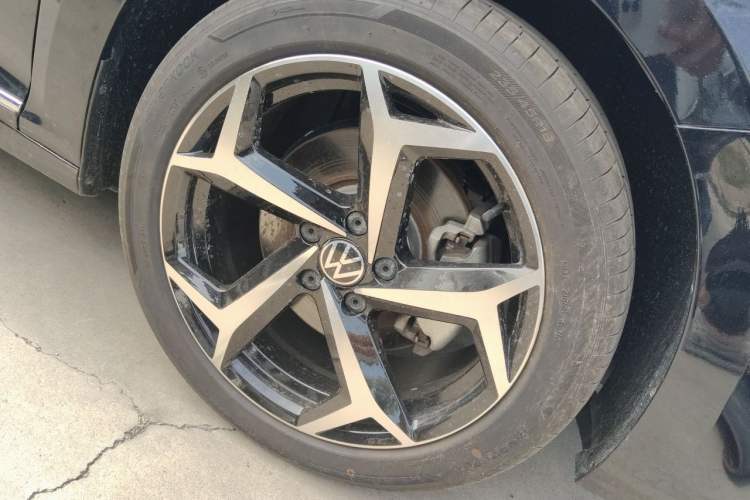 Used Volkswagen Passat 2024 380TSI Starry Dragon Edition Right Front Wheel Hub