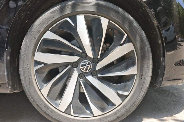 Used Volkswagen Passat 2024 380TSI Elite Edition Right Front Wheel Hub