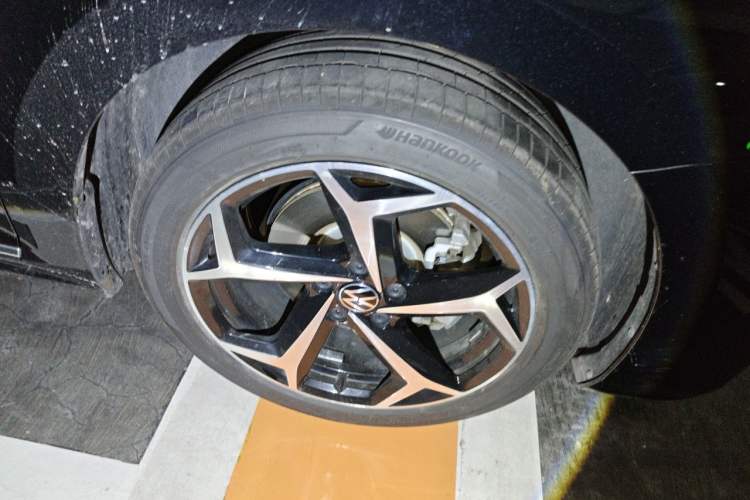 Used Volkswagen Passat 2024 380TSI Starry Dragon Edition Right Front Wheel Hub
