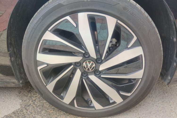 Used Volkswagen Passat 2024 330TSI Elite Edition Right Front Wheel Hub