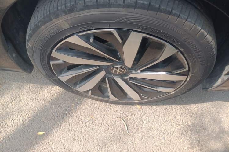Used Volkswagen Passat 2024 380TSI Flagship Edition Right Front Wheel Hub