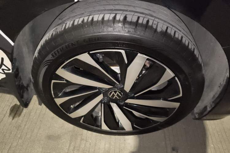 Used Volkswagen Passat 2024 380TSI Luxury Edition Right Front Wheel Hub