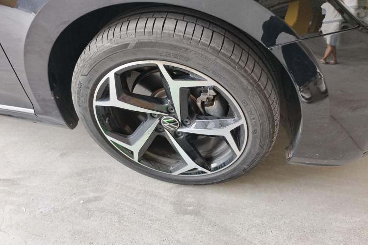 Used Volkswagen Passat 2024 380TSI Starry Dragon Edition Right Front Wheel Hub