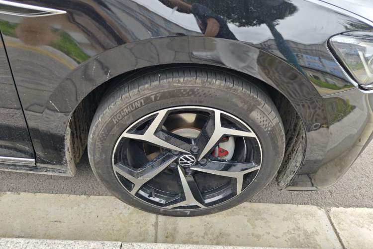 Used Volkswagen Passat 2024 380TSI Starry Dragon Edition Right Front Wheel Hub