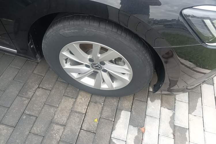 Used Volkswagen Passat 2024 280TSI Business Edition Right Front Wheel Hub