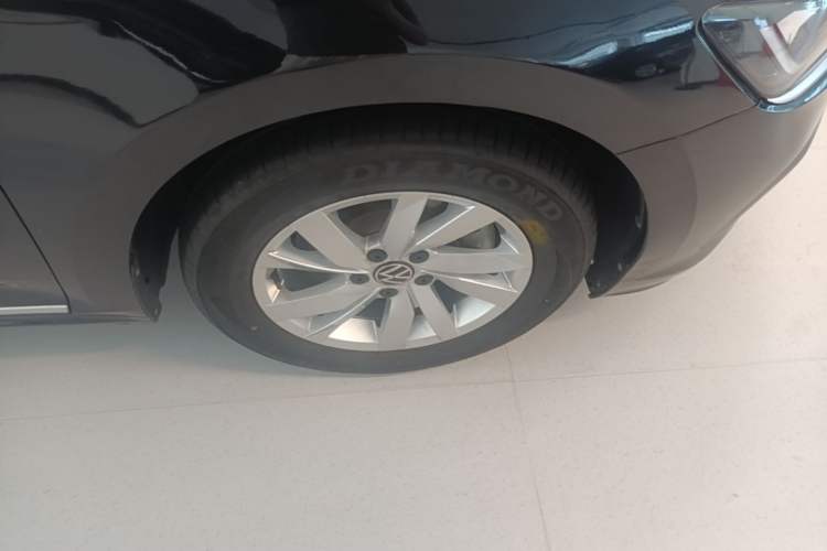 Used Volkswagen Passat 2024 280TSI Business Edition Right Front Wheel Hub