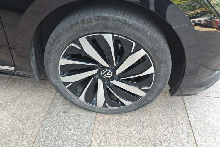 Used Volkswagen Passat 2024 380TSI Dragon Glory Edition Right Front Wheel Hub