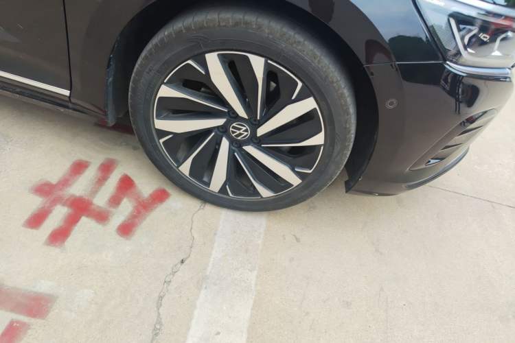 Used Volkswagen Passat 2024 380TSI Dragon Glory Edition Right Front Wheel Hub