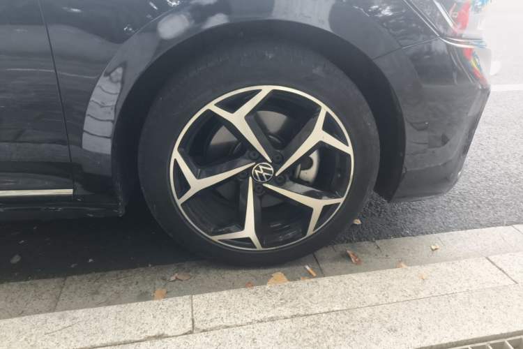 Used Volkswagen Passat 2024 380TSI Starry Luxury Edition Right Front Wheel Hub