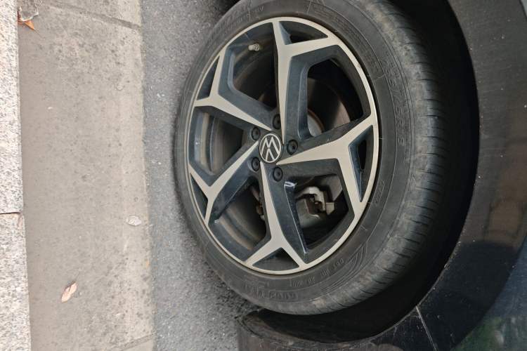Used Volkswagen Passat 2024 380TSI Starry Dragon Deluxe Edition Right Front Wheel Hub