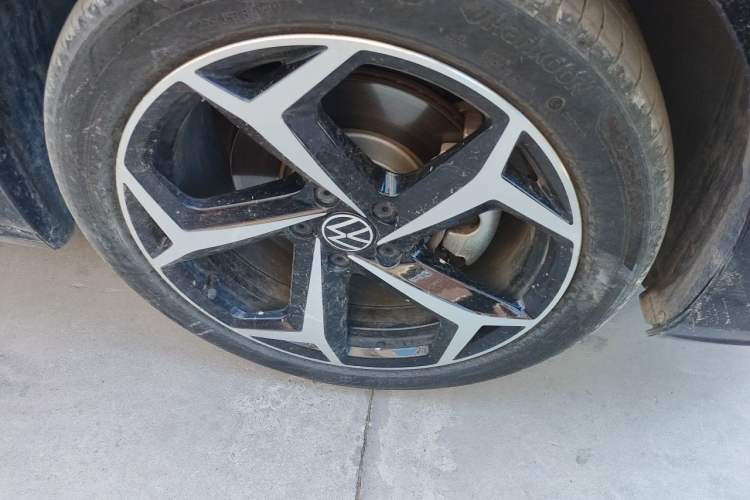 Used Volkswagen Passat 2024 380TSI Starry Dragon Edition Right Front Wheel Hub
