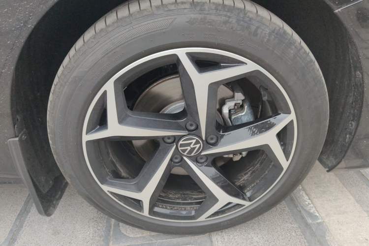Used Volkswagen Passat 2024 380TSI Starry Dragon Edition Right Front Wheel Hub