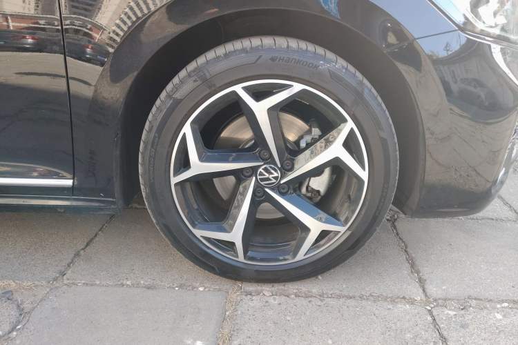Used Volkswagen Passat 2024 380TSI Starry Dragon Edition Right Front Wheel Hub
