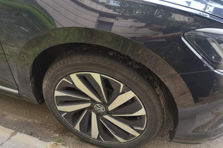 Used Volkswagen Passat 2024 380TSI Dragon Edition Right Front Wheel Hub