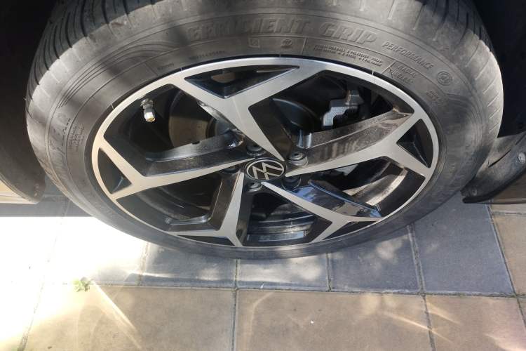 Used Volkswagen Passat 2024 380TSI Starry Dragon Edition Right Front Wheel Hub