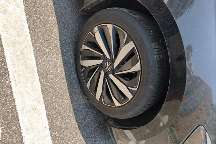 Used Volkswagen Passat 2024 380TSI Luxury Edition Right Front Wheel Hub