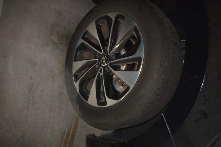 Used Volkswagen Passat 2024 280TSI Elite Edition Right Front Wheel Hub