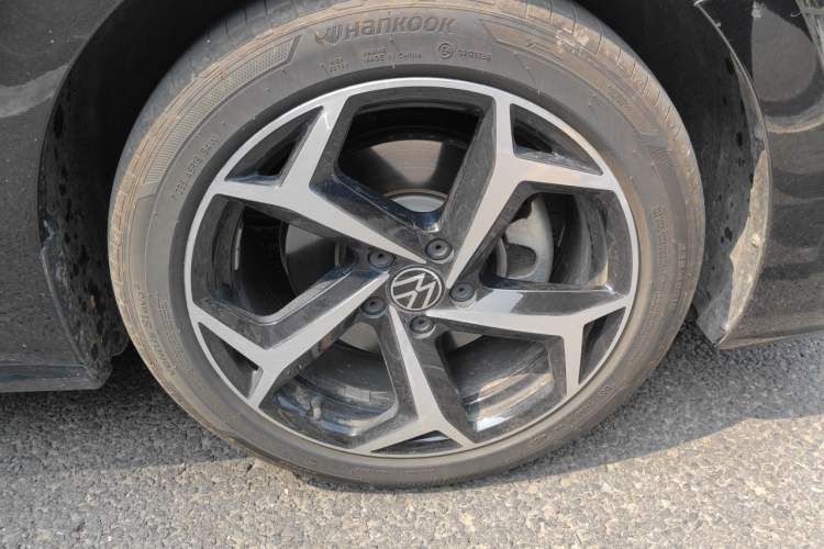 Used Volkswagen Passat 2024 380TSI Starry Dragon Edition Right Front Wheel Hub