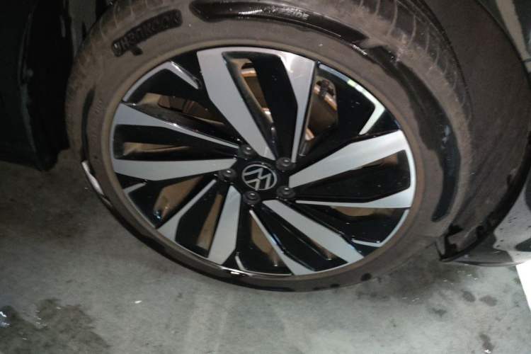 Used Volkswagen Passat 2024 330TSI Starry Elite Edition Right Front Wheel Hub