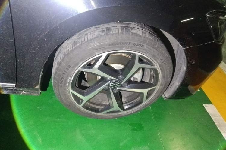 Used Volkswagen Passat 2024 380TSI Starry Luxury Edition Right Front Wheel Hub