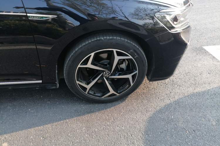 Used Volkswagen Passat 2024 380TSI Starry Elite Edition Right Front Wheel Hub