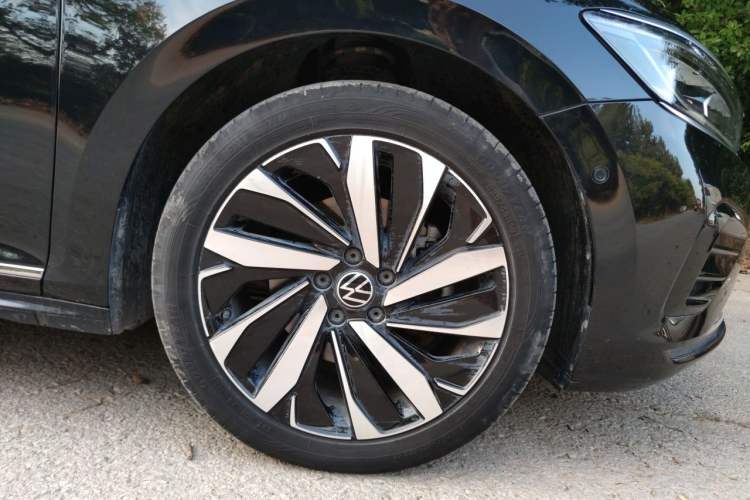 Used Volkswagen Passat 2024 380TSI Dragon Glory Edition Right Front Wheel Hub