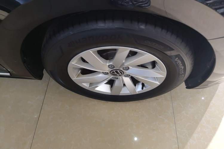 Used Volkswagen Passat 2024 280TSI Business Edition Right Front Wheel Hub