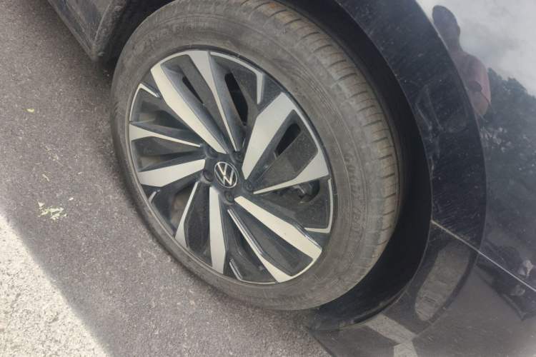 Used Volkswagen Passat 2024 330TSI Elite Edition Right Front Wheel Hub