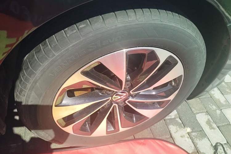 Used Volkswagen Passat 2024 280TSI Business Edition Right Front Wheel Hub