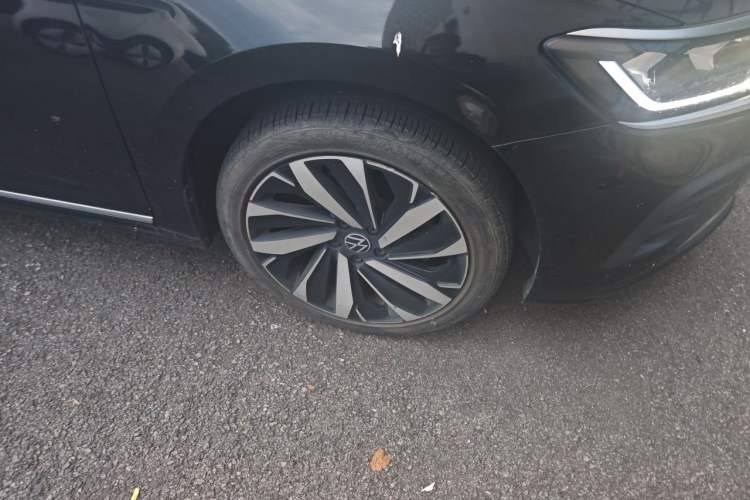 Used Volkswagen Passat 2024 380TSI Elite Edition Right Front Wheel Hub
