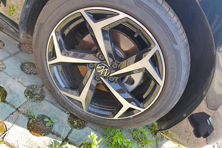 Used Volkswagen Passat 2024 330TSI Starry Elite Edition Right Front Wheel Hub